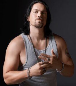 Steve Howey Bio, Age, Height, Wife, Net Worth, Movies and TV Shows
