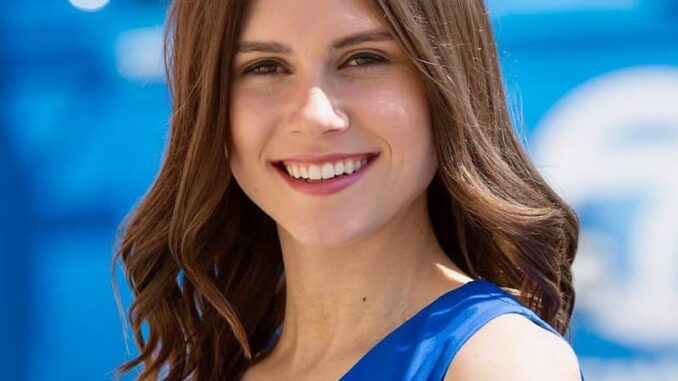 56273998_325121921534950_2118022401437466624_n Sophie Flay