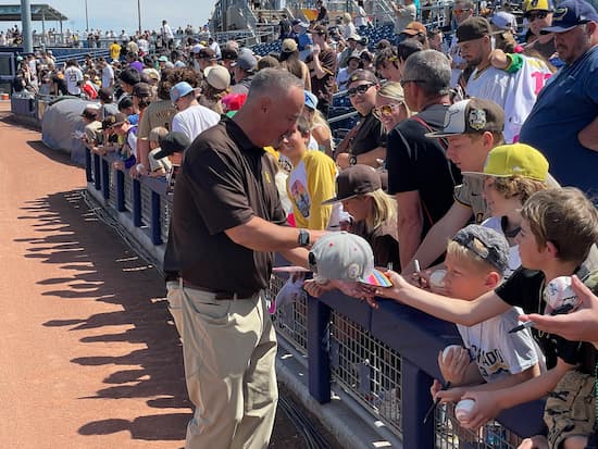 Don Orsillo signing for fans